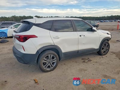 Trzecie zdjęcie samochodu z tyłu: 2023 KIA SELTOS LX VIN:KNDEPCAA2P7408446 - miniatura