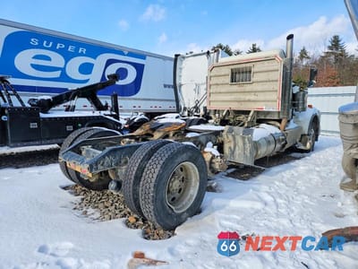 Czwarte zdjęcie samochodu z boku: 2016 KENWORTH W900 SEMI TRUCK VIN:1XKWDP0X9GJ102202 - miniatura