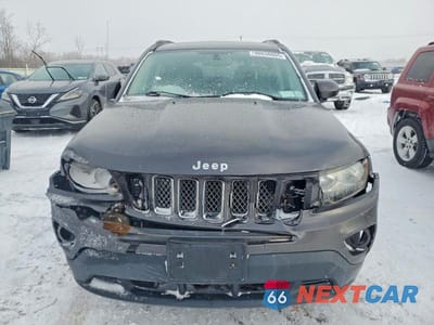 Piąte zdjęcie samochodu w środku: 2016 JEEP COMPASS LATITUDE VIN:1C4NJDEBXGD697099 - miniatura