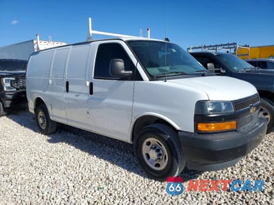 Czwarte zdjęcie samochodu z boku: 2022 CHEVROLET EXPRESS G2500 VIN:1GCWGAFP6N1239120 - miniatura