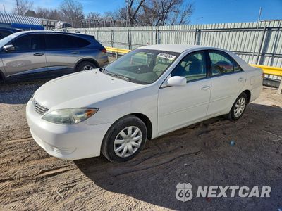 2005 TOYOTA CAMRY LE 4T1BE32K75U030800 - główne zdjęcie licytacji z USA - miniatura