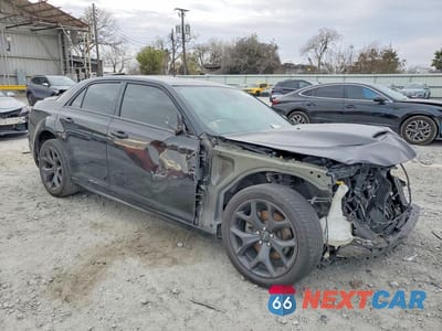 Czwarte zdjęcie samochodu z boku: 2023 CHRYSLER 300 S VIN:2C3CCABT2PH556256 - miniatura