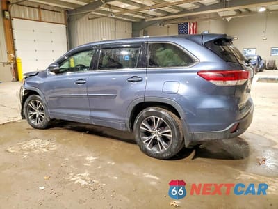 Drugie zdjęcie samochodu z przodu: 2018 TOYOTA HIGHLANDER LE VIN:5TDBZRFH6JS865697 - miniatura