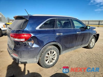 Trzecie zdjęcie samochodu z tyłu: 2016 KIA SORENTO LX V6 VIN:5XYPG4A58GG103991 - miniatura