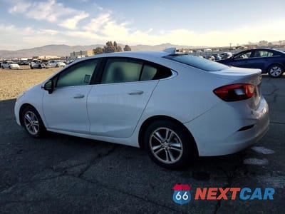 Drugie zdjęcie samochodu z przodu: 2018 CHEVROLET CRUZE LT VIN:1G1BE5SM2J7107897 - miniatura