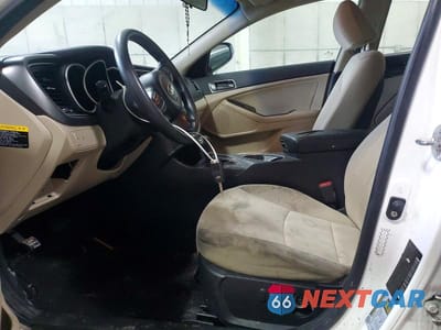 Zdjęcie 7 z 12 samochodu: 2014 KIA OPTIMA LX VIN:KNAGM4A72E5461018 - miniatura
