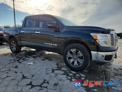 Czwarte zdjęcie samochodu z boku: 2019 NISSAN TITAN SV VIN:1N6AA1E51KN509402 - miniatura
