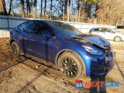 Czwarte zdjęcie samochodu z boku: 2023 TESLA MODEL Y VIN:7SAYGDEE8PA159967 - miniatura