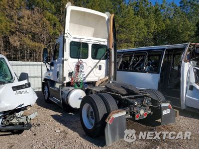 Trzecie zdjęcie samochodu z tyłu: 2016 FREIGHTLINER CASCADIA 125 SEMI TRUCK VIN:1FUBGEDV3GLHC5650 - miniatura