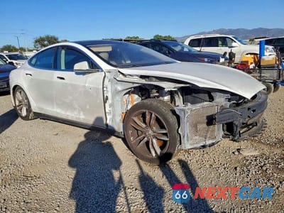 Czwarte zdjęcie samochodu z boku: 2014 TESLA MODEL S VIN:5YJSA1H11EFP57345 - miniatura