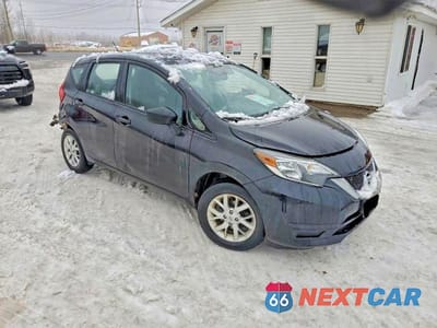 Czwarte zdjęcie samochodu z boku: 2018 NISSAN VERSA NOTE S VIN:3N1CE2CP5JL364182 - miniatura