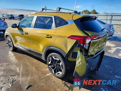 Drugie zdjęcie samochodu z przodu: 2024 KIA SELTOS SX VIN:KNDETCA71R7527950 - miniatura
