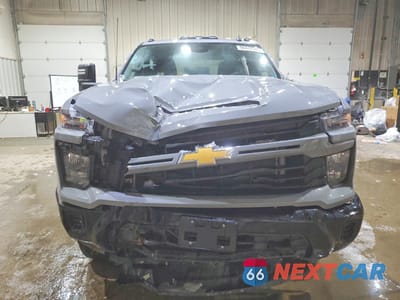 Piąte zdjęcie samochodu w środku: 2025 CHEVROLET SILVERADO K2500 CUSTOM VIN:2GC4KME74S1141668 - miniatura