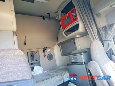 Zdjęcie 6 z 10 samochodu: 2019 VOLVO VN VNL VIN:4V4NC9EH6KN197203 - miniatura