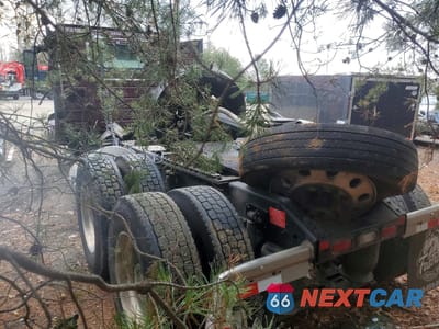 Trzecie zdjęcie samochodu z tyłu: 2025 VOLVO VNR - SEMI TRUCK VIN:4V4WC9EH0SN684529 - miniatura