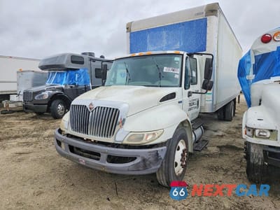 2013 INTERNATIONAL 4300 BOX TRUCK 1HTJTSKM3DH151528 - główne zdjęcie licytacji z USA - miniatura