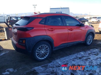 Trzecie zdjęcie samochodu z tyłu: 2019 HYUNDAI KONA SEL VIN:KM8K6CAA4KU333468 - miniatura