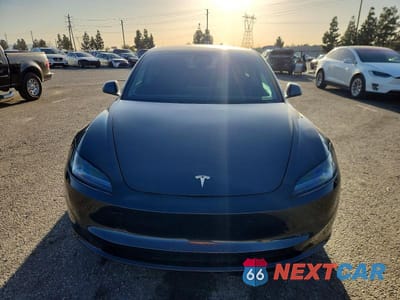 Piąte zdjęcie samochodu w środku: 2024 TESLA MODEL 3 VIN:5YJ3E1EA0RF832930 - miniatura