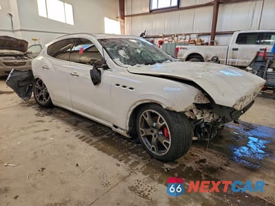 Czwarte zdjęcie samochodu z boku: 2021 MASERATI LEVANTE LUXURY VIN:ZN661XULXMX199337 - miniatura