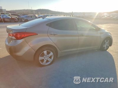 Trzecie zdjęcie samochodu z tyłu: 2013 HYUNDAI ELANTRA GLS VIN:5NPDH4AE8DH283915 - miniatura