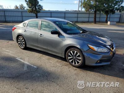 Czwarte zdjęcie samochodu z boku: 2017 NISSAN ALTIMA 2.5 VIN:1N4AL3AP1HC246547 - miniatura