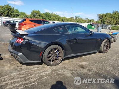 Trzecie zdjęcie samochodu z tyłu: 2024 FORD MUSTANG DARK HORSE VIN:1FA6P8R00R5506716 - miniatura