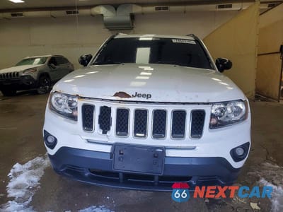 Piąte zdjęcie samochodu w środku: 2016 JEEP COMPASS SPORT VIN:1C4NJCBA3GD615655 - miniatura