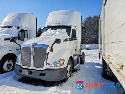 Drugie zdjęcie samochodu z przodu: 2018 KENWORTH T680 SEMI TRUCK VIN:1XKYA48X8JJ204375 - miniatura