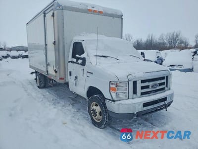 Czwarte zdjęcie samochodu z boku: 2016 FORD ECONOLINE E450 SUPER DUTY CUTAWAY VAN VIN:1FDWE4FLXGDC17638 - miniatura