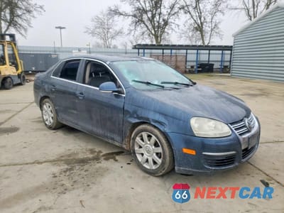 Czwarte zdjęcie samochodu z boku: 2008 VOLKSWAGEN JETTA SE VIN:3VWRZ71K58M005237 - miniatura