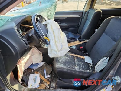 Zdjęcie 7 z 14 samochodu: 2017 MITSUBISHI OUTLANDER SE VIN:JA4AD3A38HZ057700 - miniatura