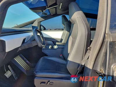 Zdjęcie 7 z 14 samochodu: 2024 TESLA CYBERTRUCK VIN:7G2CEHEE3RA026196 - miniatura