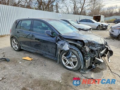 Czwarte zdjęcie samochodu z boku: 2017 VOLKSWAGEN GOLF R VIN:WVWVF7AUXHW044076 - miniatura