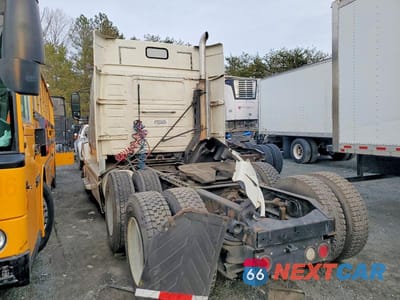 Trzecie zdjęcie samochodu z tyłu: 1999 VOLVO VN SEMI TRUCK VIN:4VG7DEJH6XN766257 - miniatura