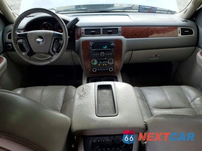 Zdjęcie 8 z 12 samochodu: 2007 CHEVROLET SUBURBAN C1500 VIN:1GNFC160X7J237654 - miniatura