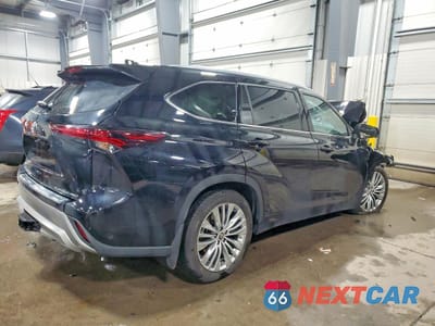 Trzecie zdjęcie samochodu z tyłu: 2025 TOYOTA HIGHLANDER VIN:5TDKDRBH1SS576555 - miniatura