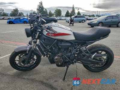 Trzecie zdjęcie samochodu z tyłu: 2019 YAMAHA XSR700 C VIN:JYARM21Y7KA000422 - miniatura