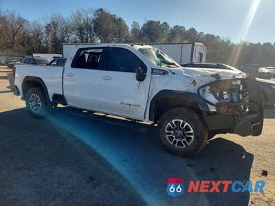 Czwarte zdjęcie samochodu z boku: 2023 GMC SIERRA K2500 AT4 VIN:1GT49PEY8PF245702 - miniatura