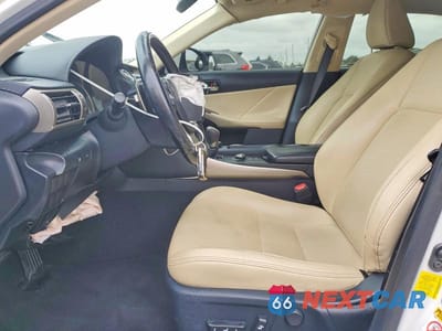 Zdjęcie 7 z 11 samochodu: 2016 LEXUS IS 200T VIN:JTHBA1D26G5014665 - miniatura