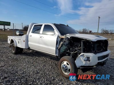 Czwarte zdjęcie samochodu z boku: 2018 CHEVROLET SILVERADO FLATBED TRUCK VIN:1GC4K1EY0JF275947 - miniatura