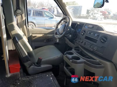 Piąte zdjęcie samochodu w środku: 2024 FORD ECONOLINE E350 SUPER DUTY CUTAWAY VAN VIN:1FDEE3FN2RDD02709 - miniatura