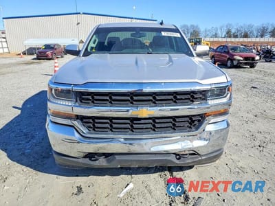Piąte zdjęcie samochodu w środku: 2018 CHEVROLET SILVERADO K1500 LT VIN:1GCVKREH0JZ362829 - miniatura