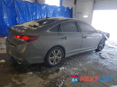 Trzecie zdjęcie samochodu z tyłu: 2018 HYUNDAI SONATA SPORT VIN:5NPE34AF7JH694102 - miniatura