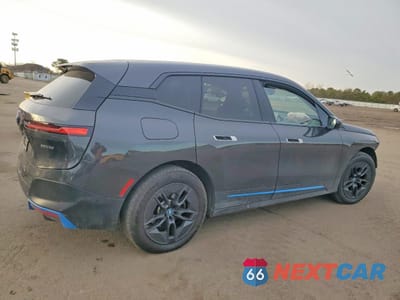 Trzecie zdjęcie samochodu z tyłu: 2024 BMW IX XDRIVE50 VIN:WB523CF01RCP51978 - miniatura