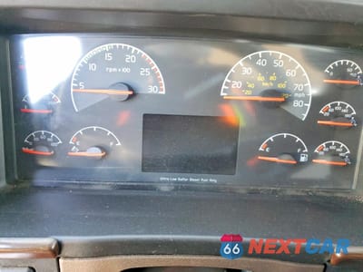 Zdjęcie 8 z 10 samochodu: 2018 VOLVO VNL SEMI TRUCK VIN:4V4N39TG3JN892487 - miniatura