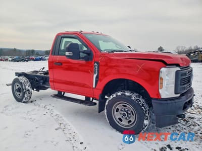 Czwarte zdjęcie samochodu z boku: 2024 FORD F350 SUPER DUTY TRUCK CAB AND CHASSIS VIN:1FDRF3FN0REF16834 - miniatura