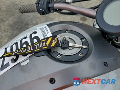 Zdjęcie 8 z 10 samochodu: 2019 YAMAHA XSR700 C VIN:JYARM21Y7KA000422 - miniatura