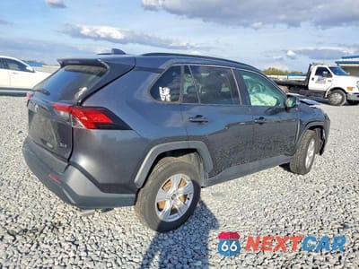 Trzecie zdjęcie samochodu z tyłu: 2021 TOYOTA RAV4 XLE VIN:2T3W1RFV9MC098737 - miniatura