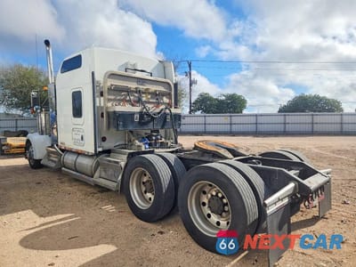 Trzecie zdjęcie samochodu z tyłu: 2007 KENWORTH W900 SEMI TRUCK VIN:1XKWDB9X27J203586 - miniatura