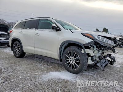 Czwarte zdjęcie samochodu z boku: 2017 TOYOTA HIGHLANDER SE VIN:5TDJZRFH9HS376202 - miniatura